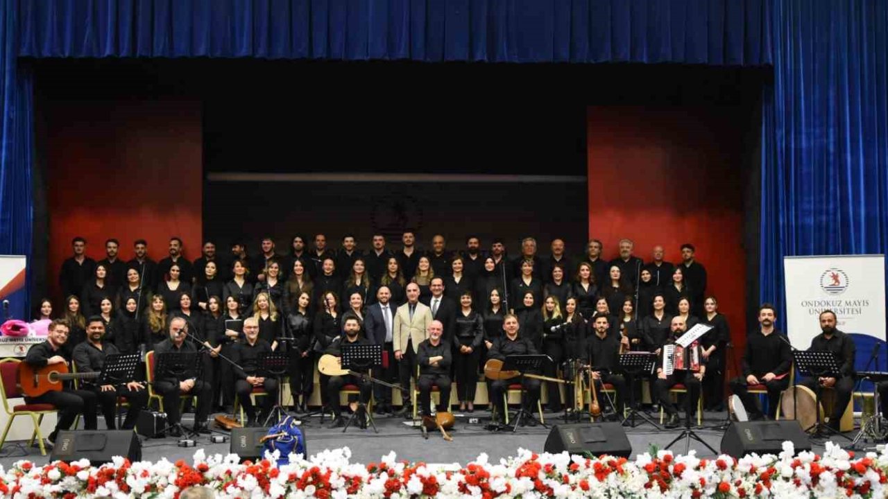 Akademisyenlerden sahne performansı