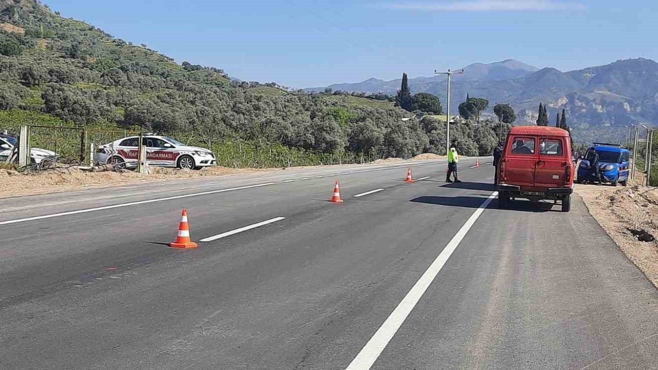 Trafik kurallarına uymayan sürücüler jandarmadan kaçamadı