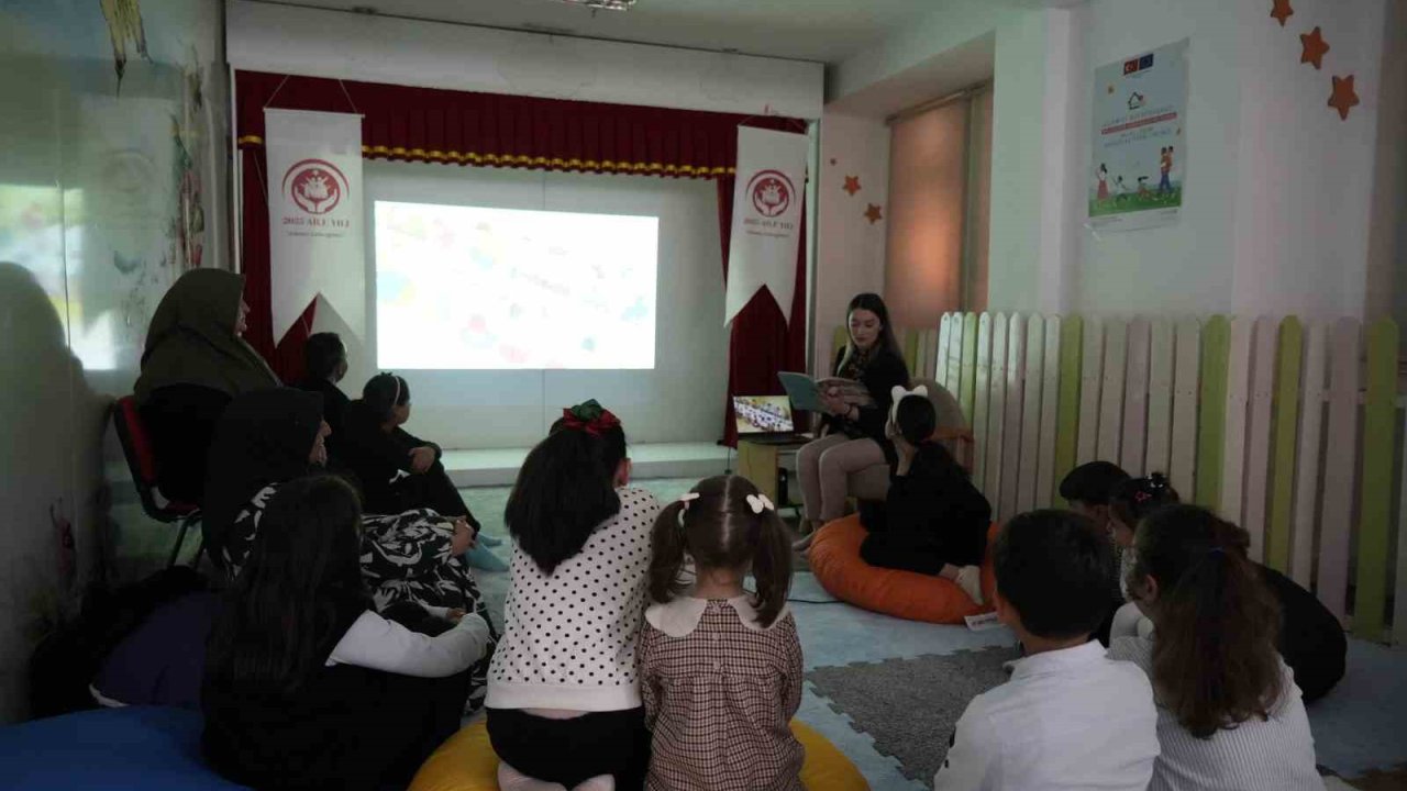 Gümüşhane’de Aile Yılı kapsamında veliler ve öğrenciler birlikte kitap okudu