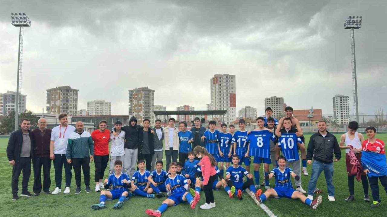 Tomarza Belediyespor adını Play Off’a yazdırdı