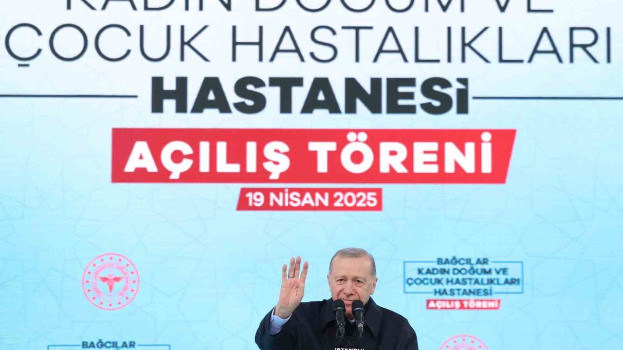 Cumhurbaşkanı Erdoğan: "Ana muhalefetin genel başkanının yüzü kızarması gerekirken sağa sola siyasi ahlak dersi vermeye kalkıyor"