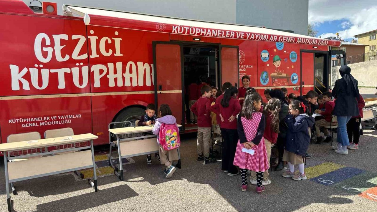 Aydıntepe’de Gezici Kütüphane öğrencilere tanıtıldı