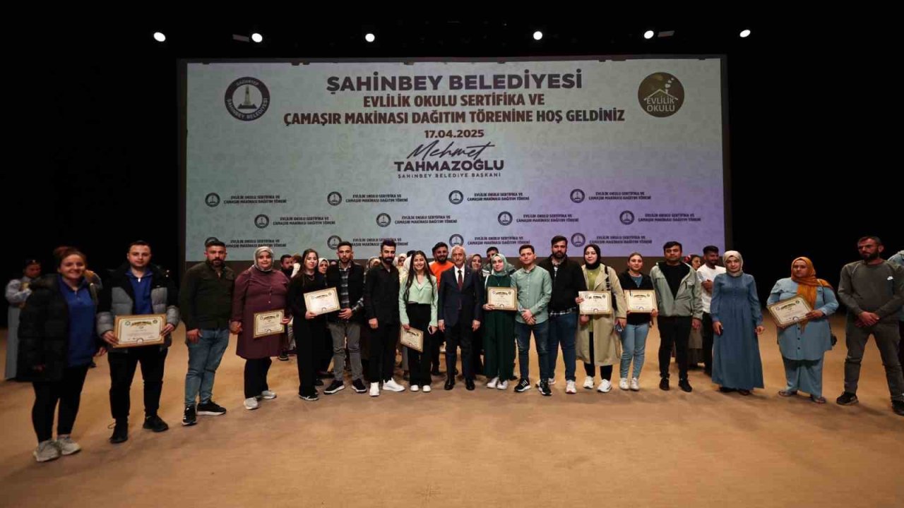 Şahinbey Evlilik Okulu’nda 672 çift daha sertifika aldı