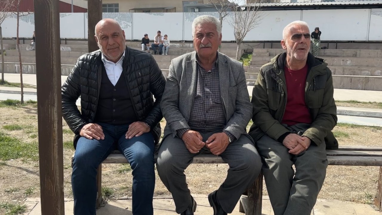 Güneşli havayı fırsat bilen Yüksekovalılar parklara akın etti
