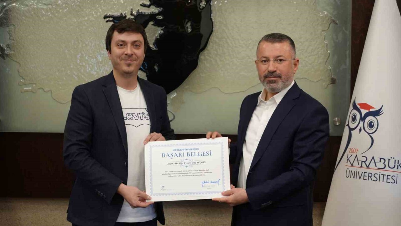 Rektörü Kırışık, akademisyenlerini onurlandırdı