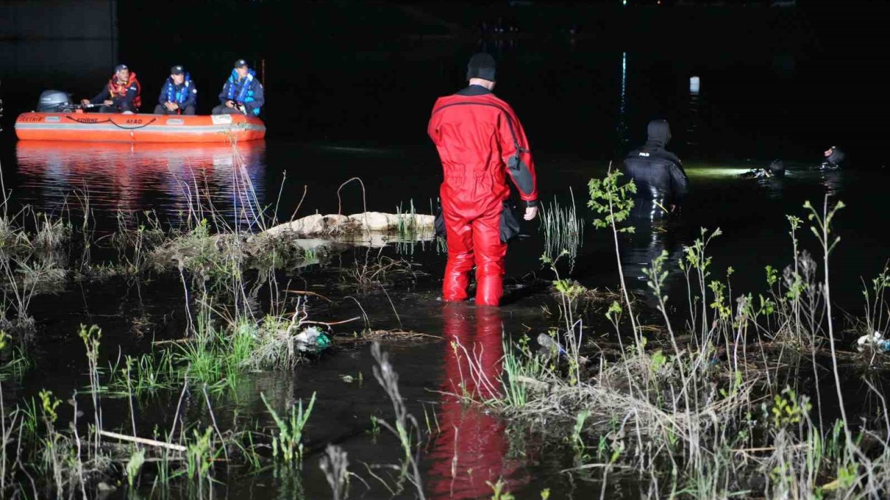 Edirne’de Meriç Nehri’ne giren çocuk hayatını kaybetti