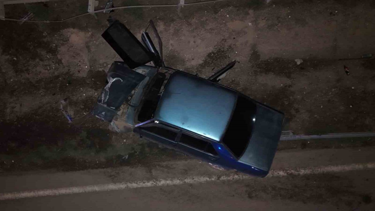 Kaza yapan otomobilin sürücüsü, yaralıları bırakıp ortadan kayboldu