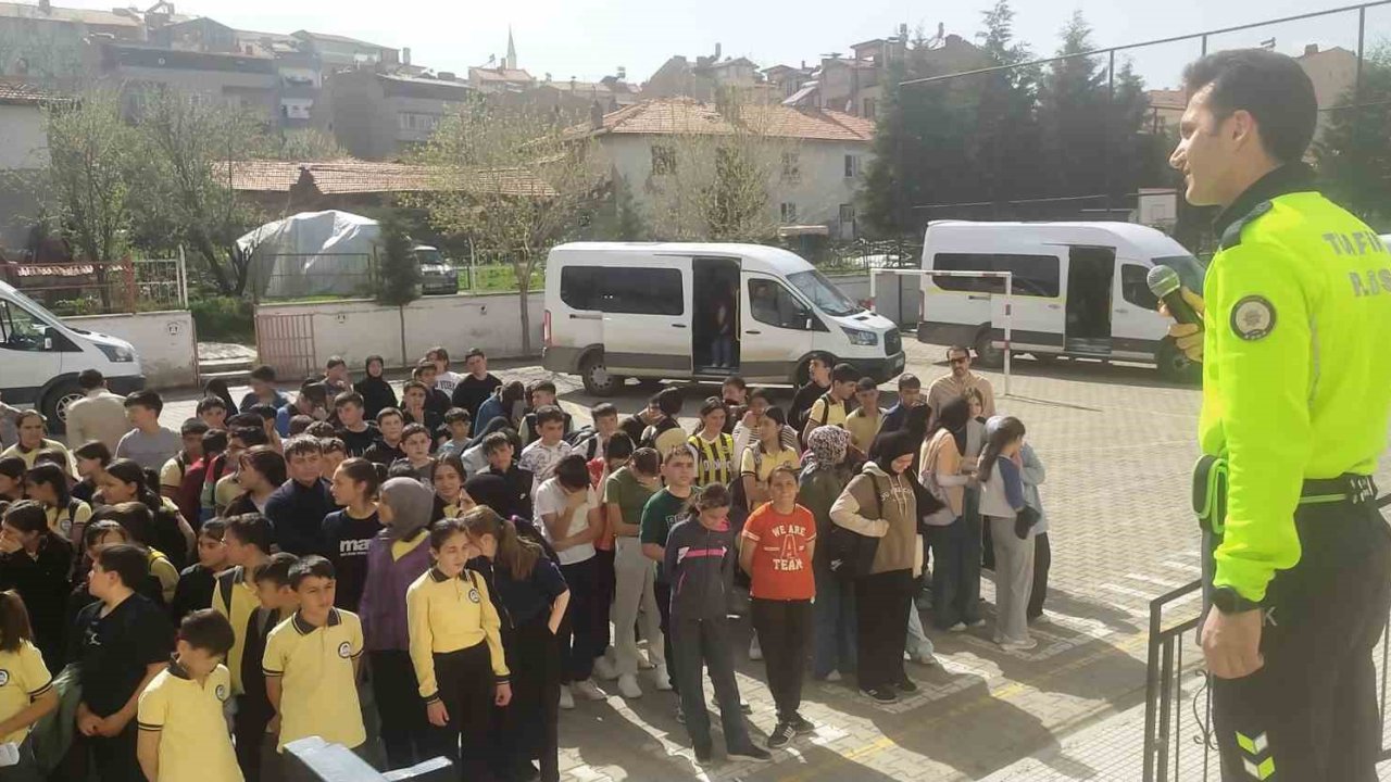 Hisarcık polisinden öğrencilere trafik güvenliği eğitimi