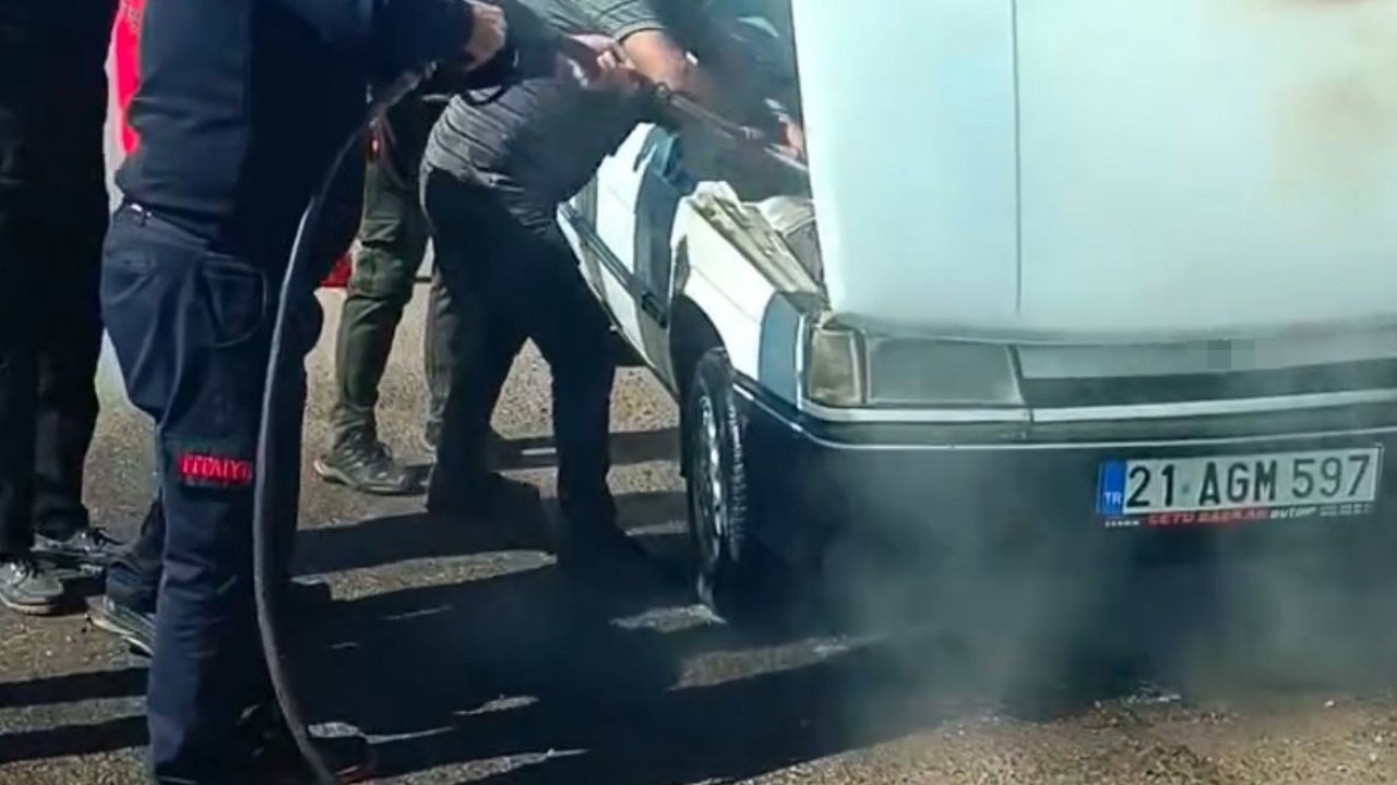 Şanlıurfa’da seyir halindeki otomobil alev aldı
