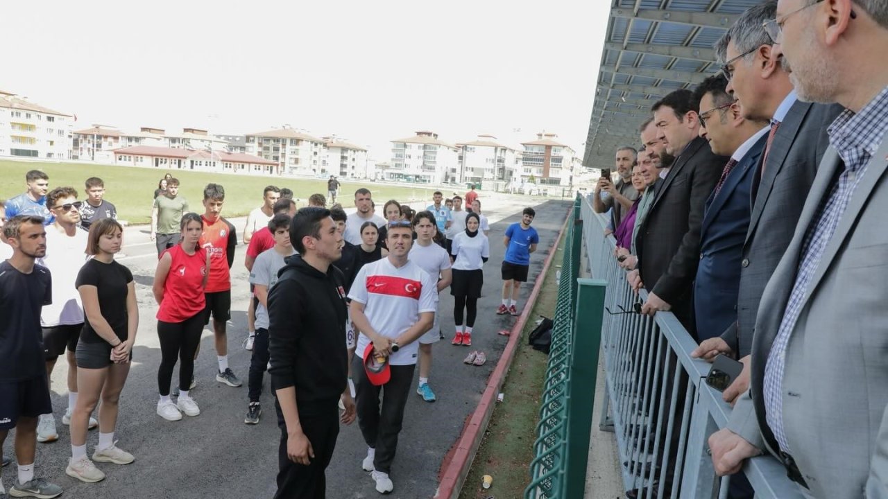 Vali Musa Işın, DPÜ Spor Bilimleri Fakültesi öğrencilerine başarılar diledi