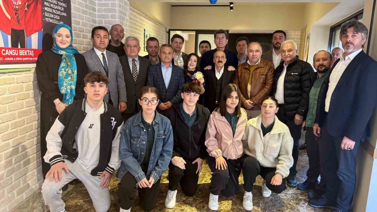 Giresun’da Avrupa ve Dünya şampiyonu Milli Halterci Cansu Bektaş altınla ödüllendirildi