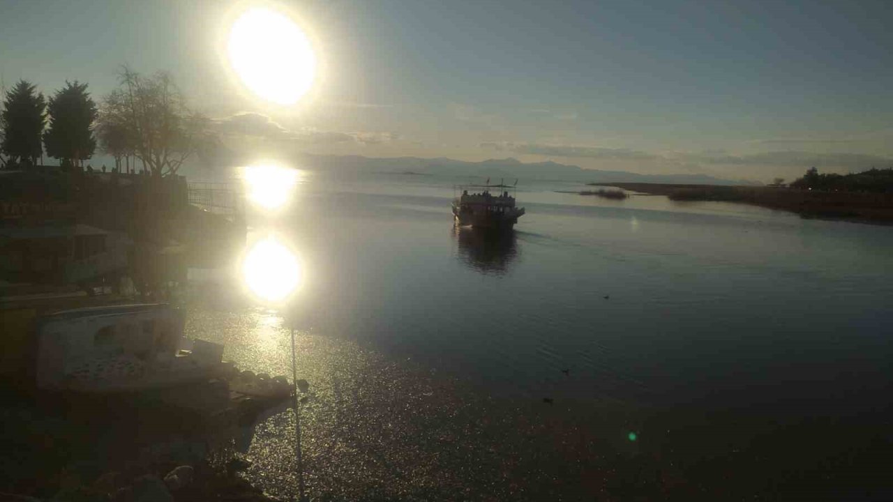 Beyşehir Gölünde tekne turları başladı