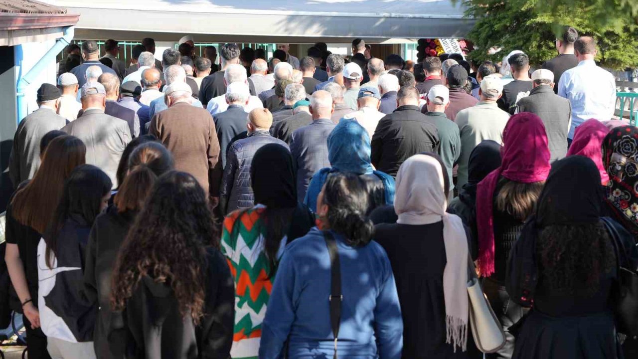Meriç Nehri’nde boğulan çocuk toprağa verildi