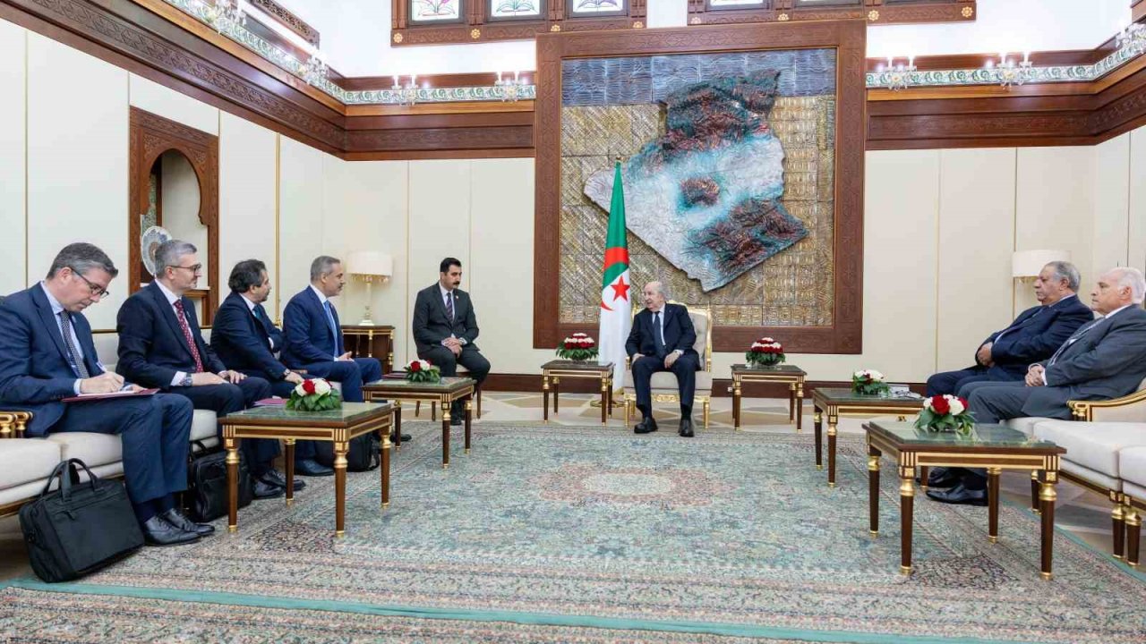 Dışişleri Bakanı Fidan, Cezayir Cumhurbaşkanı Tebbun tarafından kabul edildi