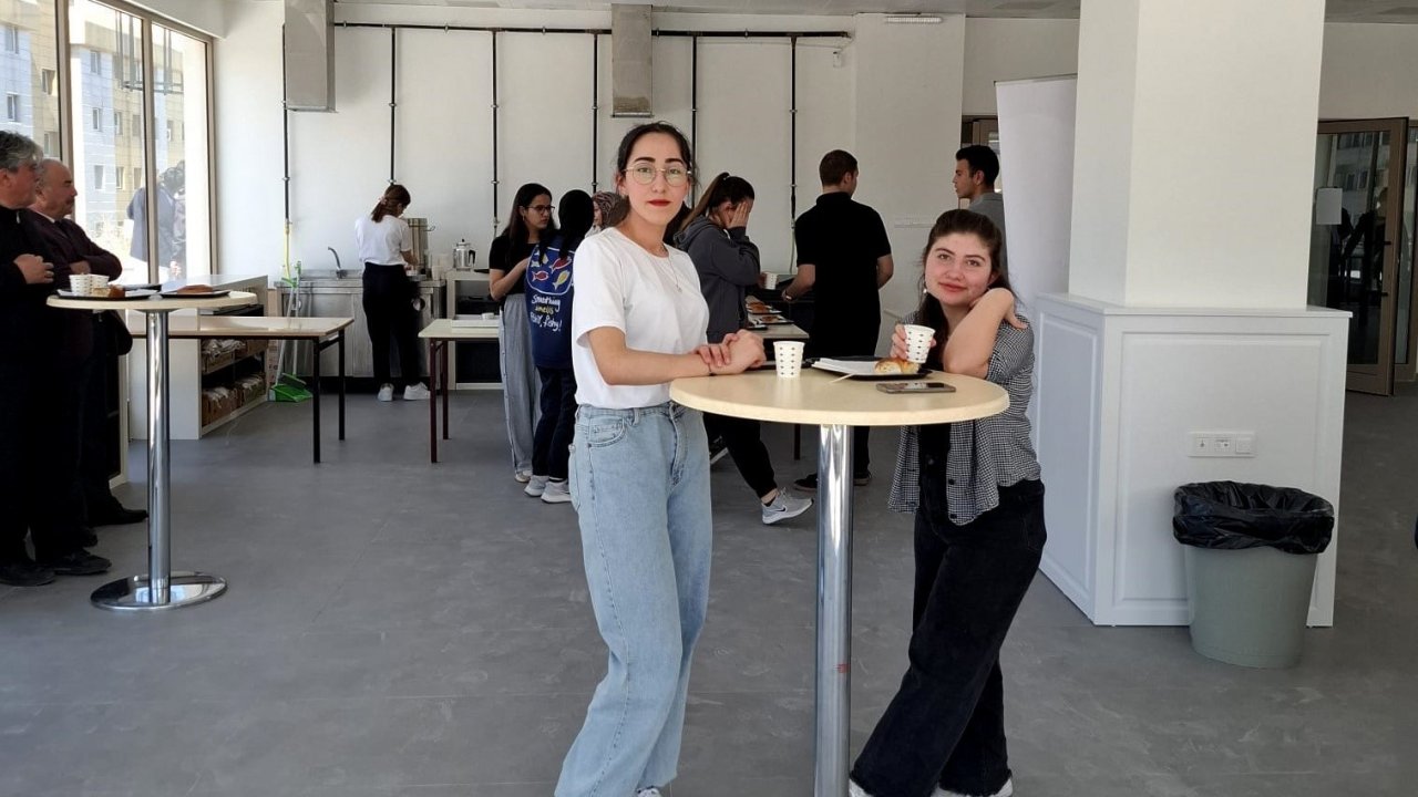 Gedik Ahmet Paşa Kütüphanesi’nde gençlere sıcak ikramlı destek