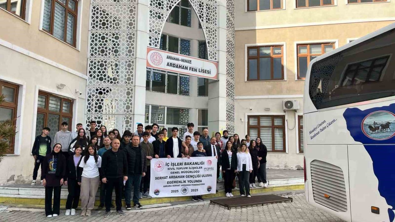 Ardahanlı öğrenciler ulusal egemenlik yolunda Ankara gidiyor