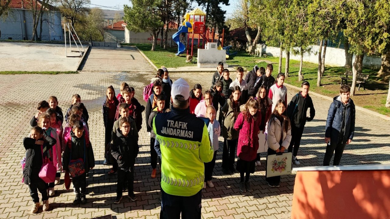 Kırklareli’nde öğrencilere trafik eğitimi