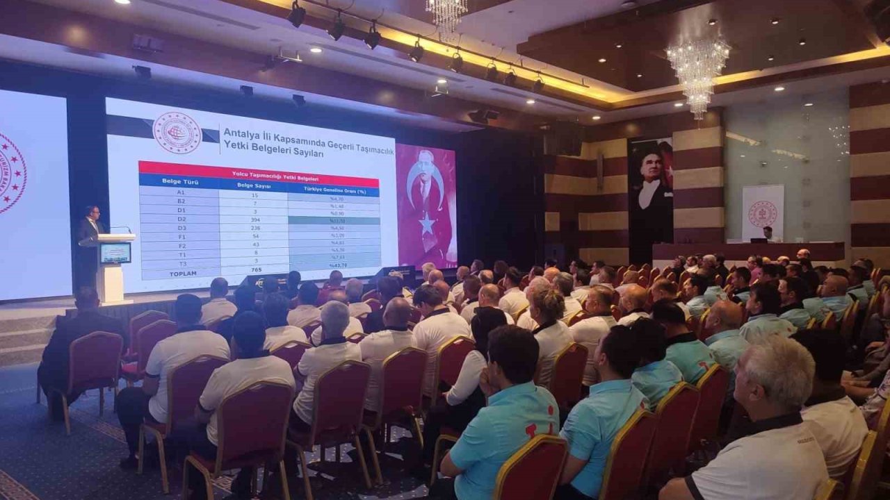 Antalya’da 300 turizm şoförüne yol güvenliği eğitimi verildi