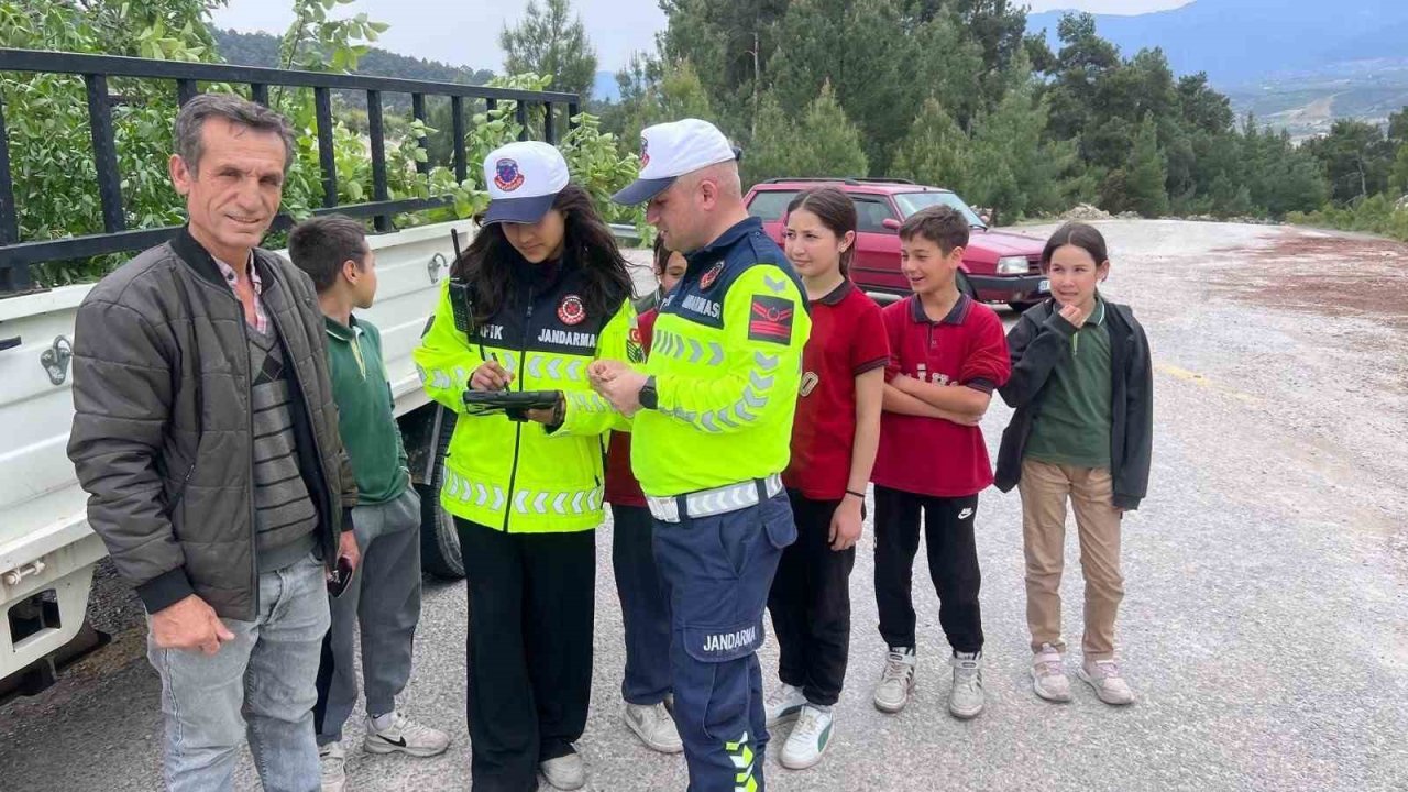 Minik jandarmalar Karacasu yollarında denetim yaptı