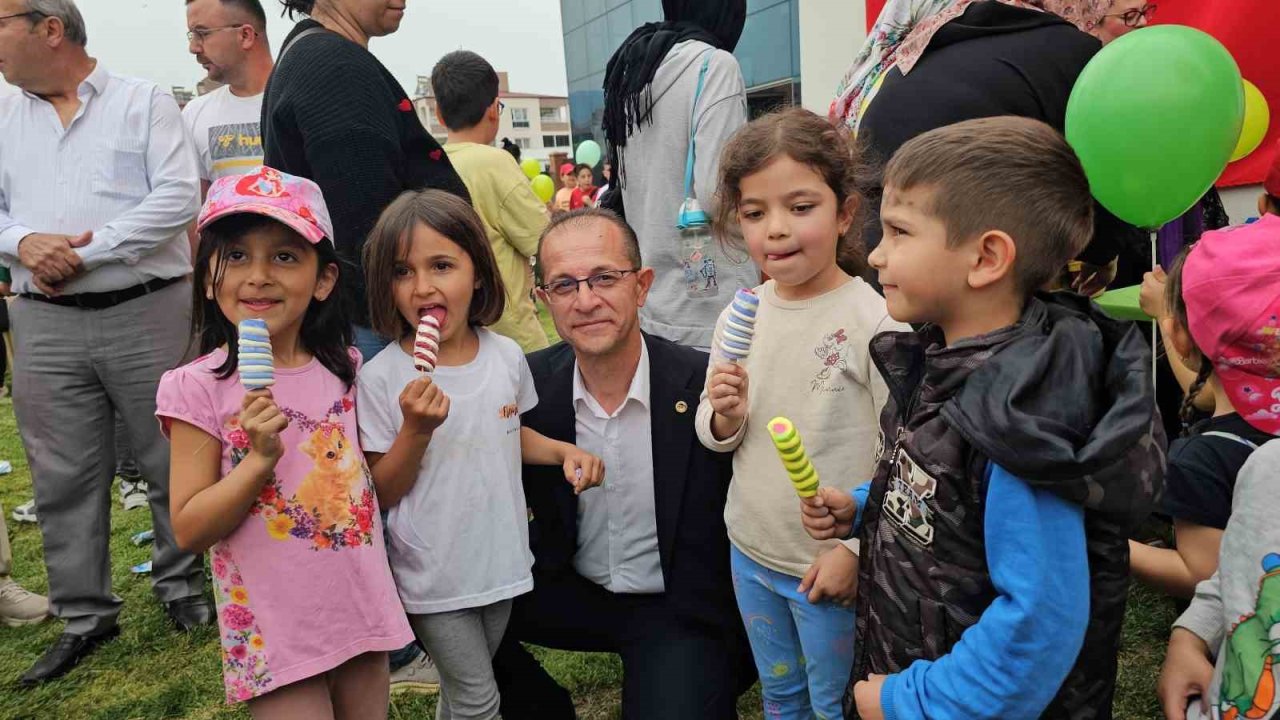 Başkan Doğanca’dan Kuyucaklı çocuklara 23 Nisan hediyesi