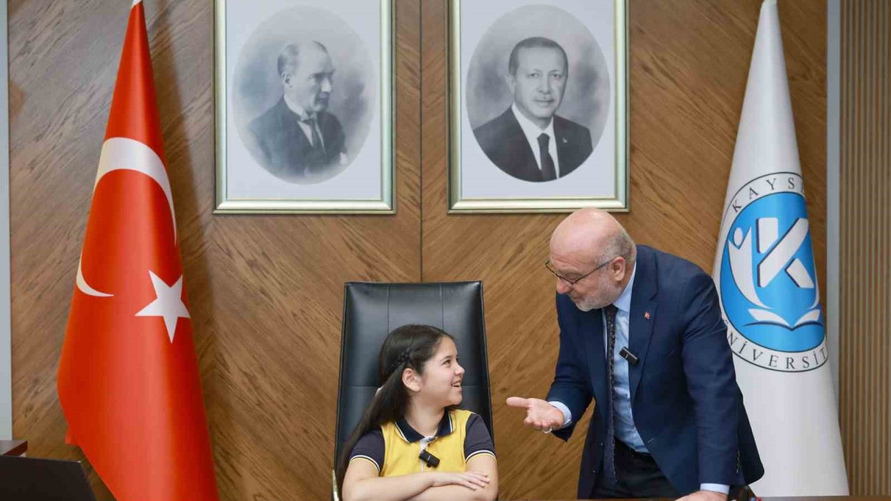 Rektör Karamustafa, koltuğunu 4. sınıf öğrencisine devretti