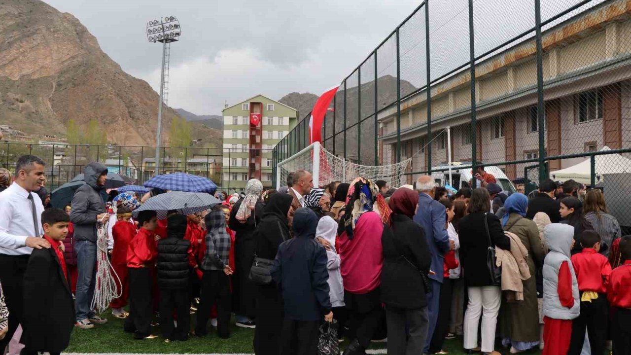 23 Nisan kutlamalarına yağmur engeli