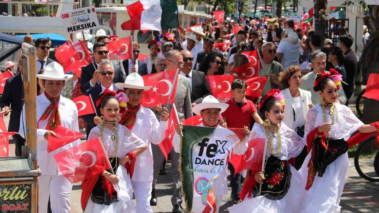 Fethiye’de 23 Nisan Kortej ve Şöleni büyük ilgi gördü