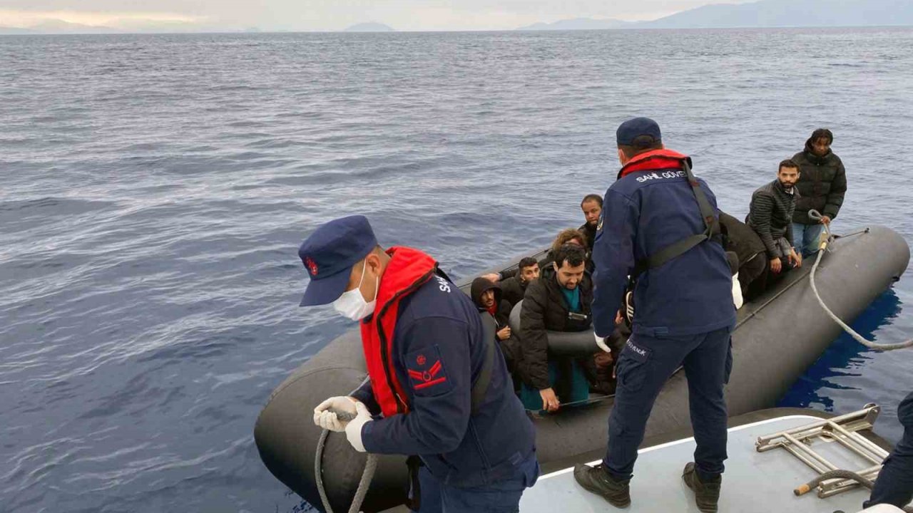 Fethiye açıklarında 19 düzensiz göçmen yakalandı