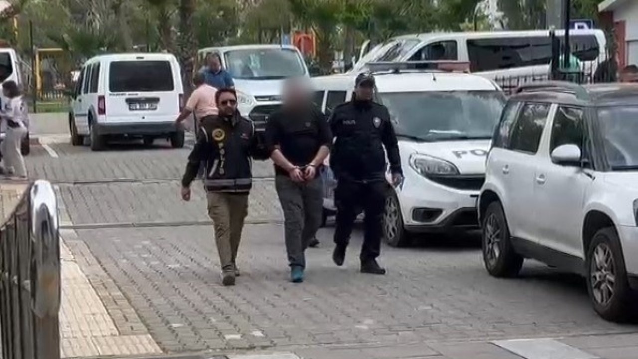 Yakalanacağını anlayınca annesini eve kilitledi