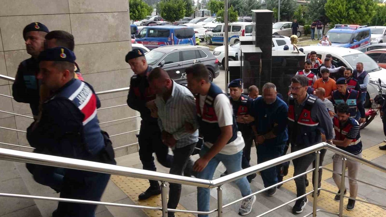 Mersin’de uyuşturucu tacirlerine çifte operasyon: 15 tutuklama