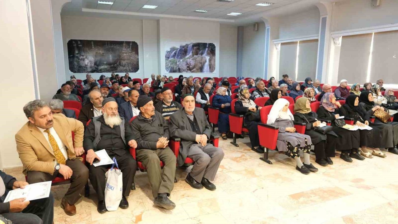 Erzincan’da hacı adayları bilgilendirildi