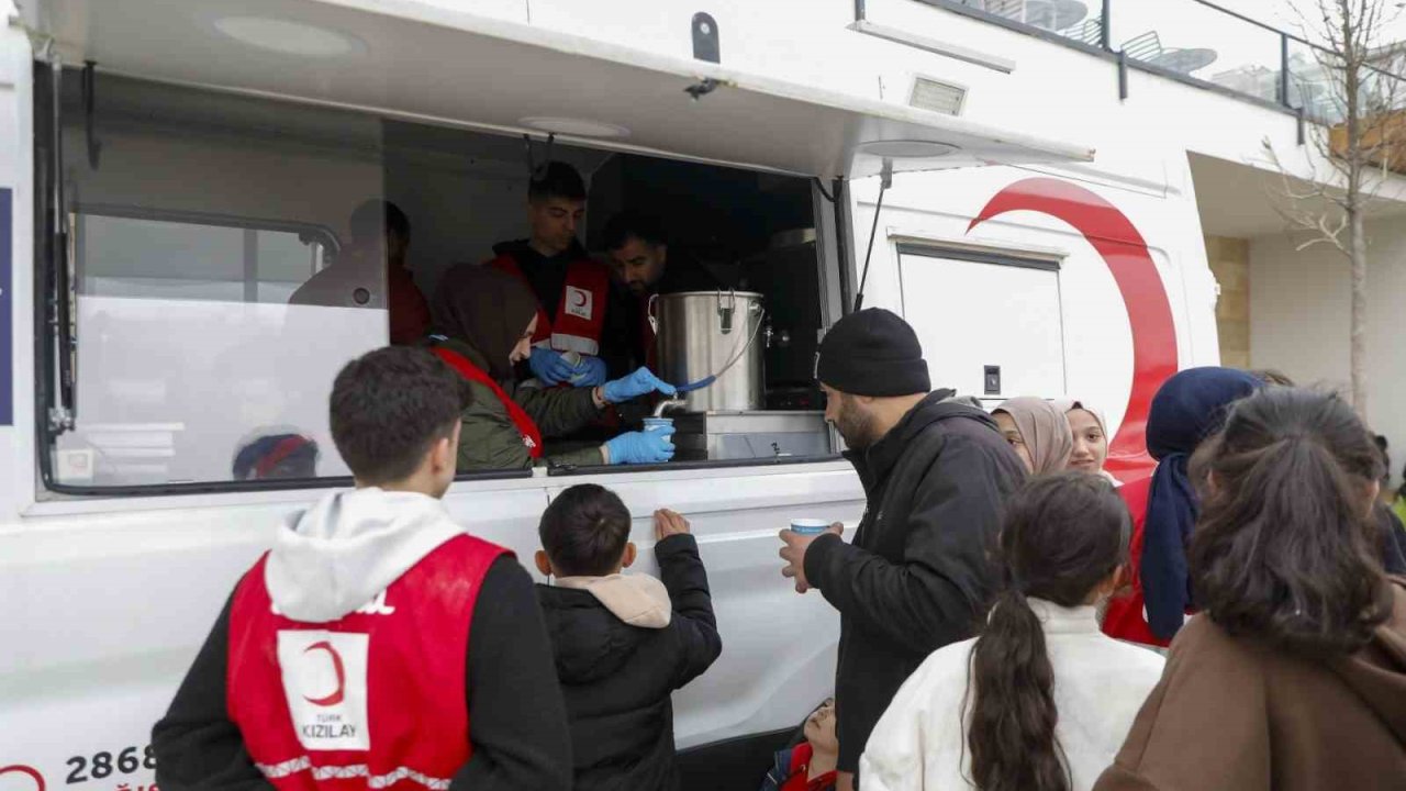 İstanbul’da Kızılay, geceyi sokakta geçirecekler için beslenme desteğini sürdürecek