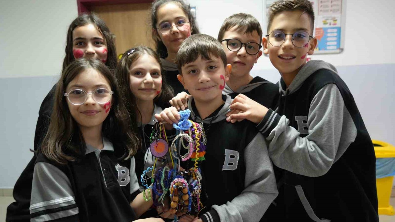 Minik kalplerden sosyal sorumluluk projesi: Gelirlerini bağış yapıyorlar