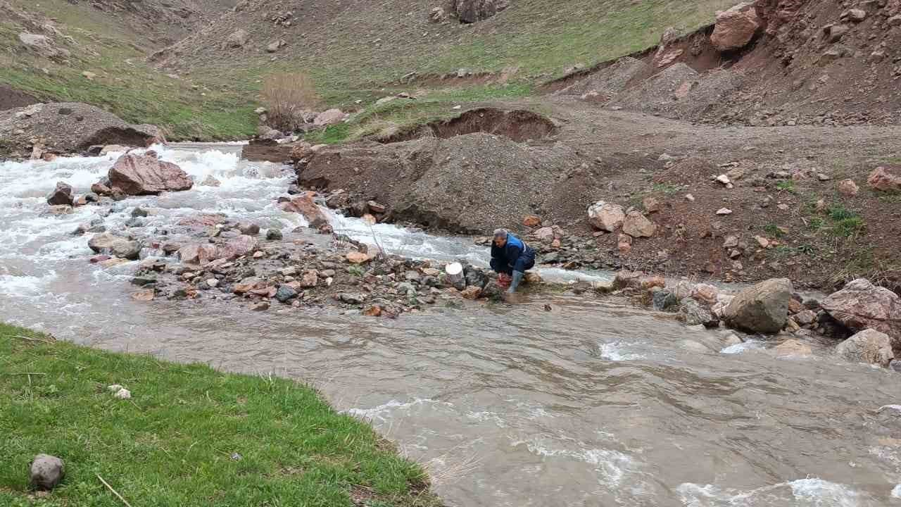 Şeyh Musa Deresi taştı, kentin içme suyu bulanık akmaya başladı