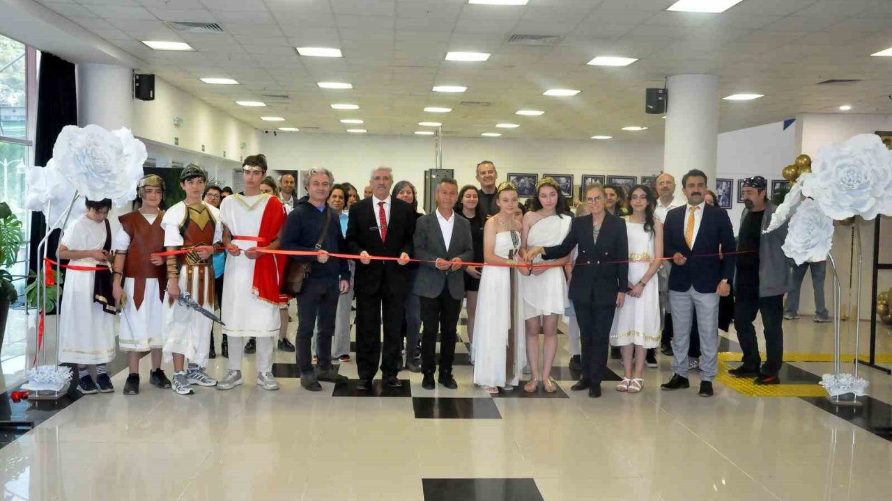 MTK Koleji’nden "genç karyalılar" resim sergisi