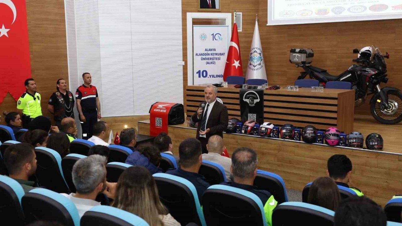 ALKÜ’de 10. yıl coşkusu devam ediyor