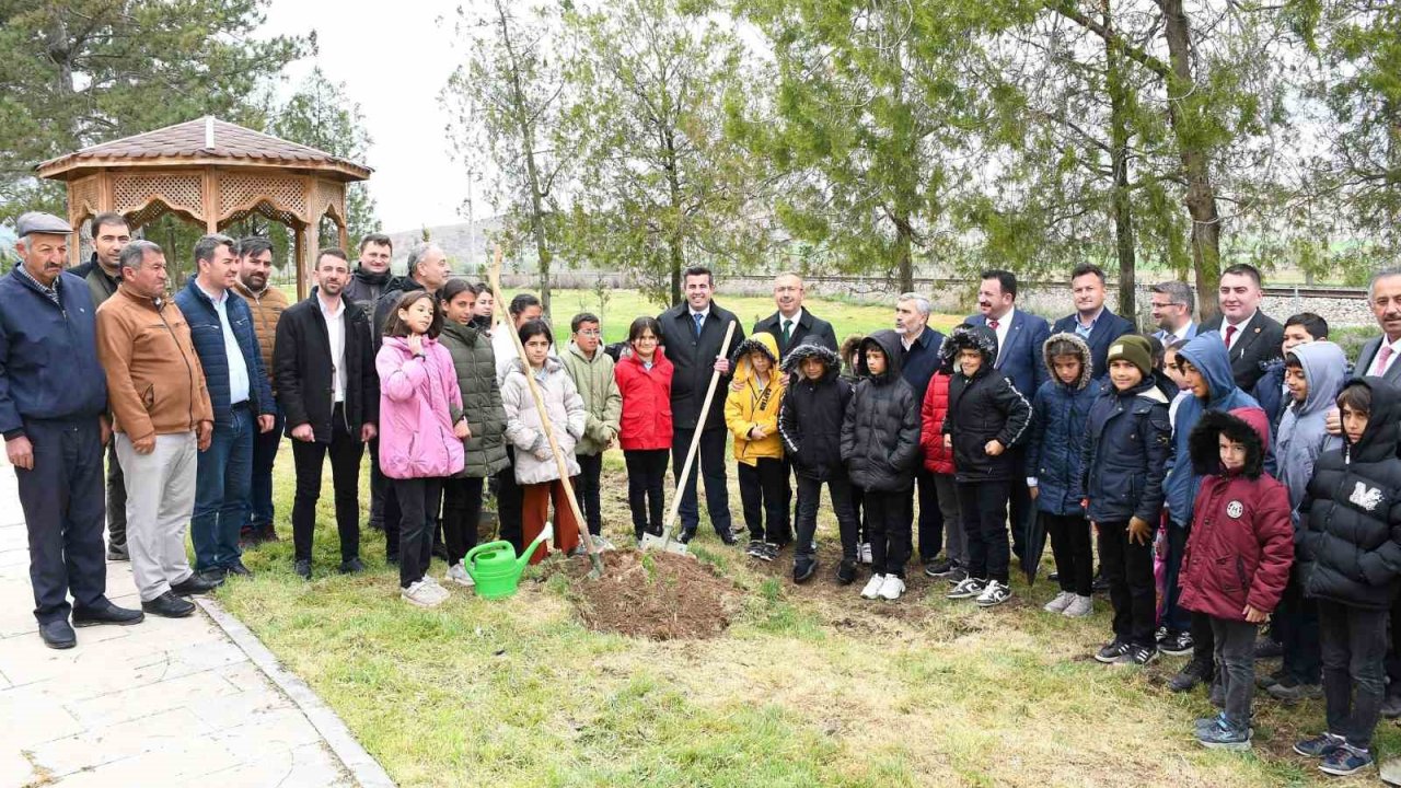 Yunus Emre’nin yolu, çocukların umudunda sürüyor