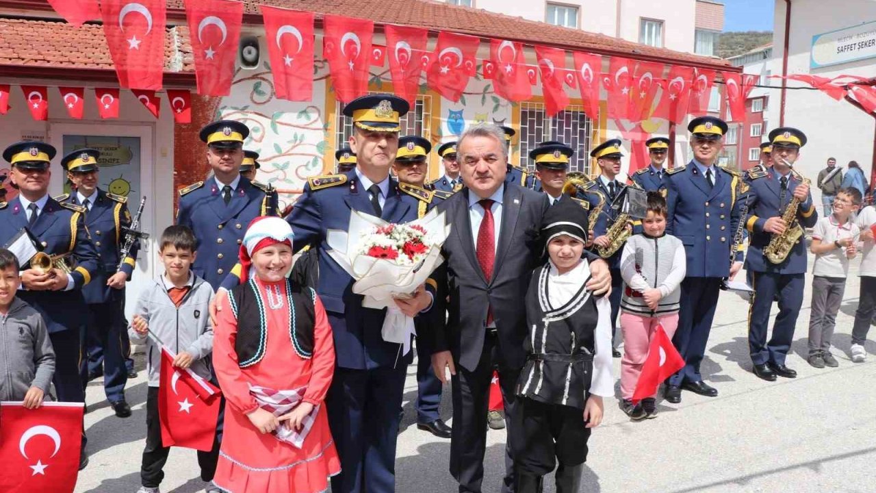 MSB Muharip Hava Kuvvetleri Bandosu Bozüyük’te konser verdi