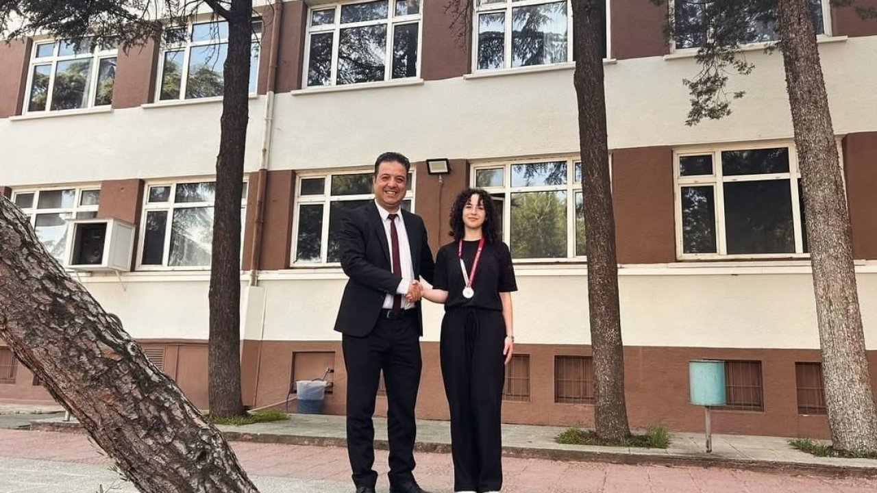 Lise Öğrencisi Betül Sarfın’dan gururlandıran başarı