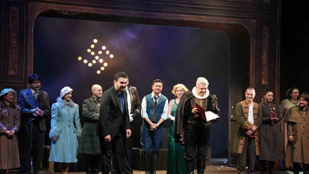 "Yaşamak mı Yoksa Ölmek mi?" Adana’da alkış topladı