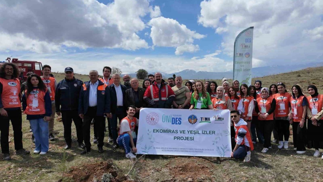 Divriği’de gençlerden ‘yeşil izler’