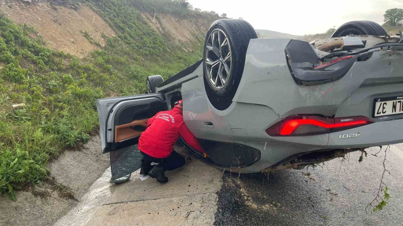 Balıkesir’de otobanda araç takla attı: 4 kişi yaralandı