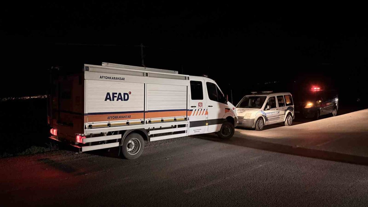 Köprüden çaya uçan otomobilde 4 kişi yaralandı