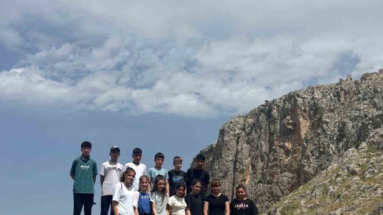 Kozanda çocuklar kent konseyi ile  tarihi yerleri öğreniyor