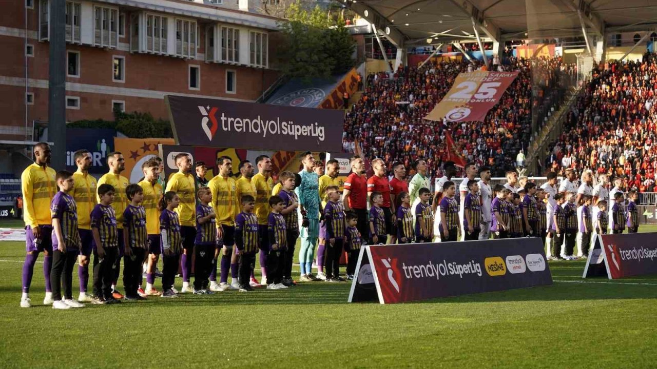 Trendyol Süper Lig: Eyüpspor: 0 - Galatasaray: 0 (Maç devam ediyor)