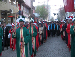 Kars'ta Mehteran Eşliğinde Fener Alayı