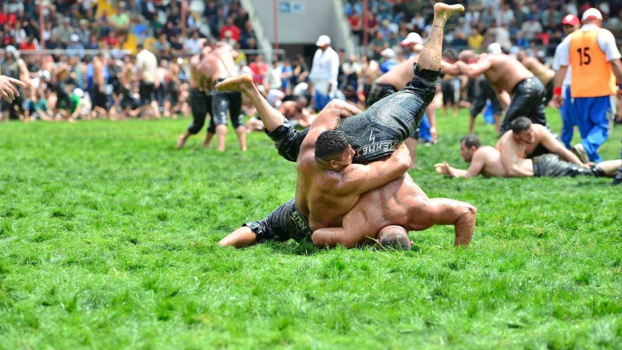 Antalya’da yağlı güreş heyecanı