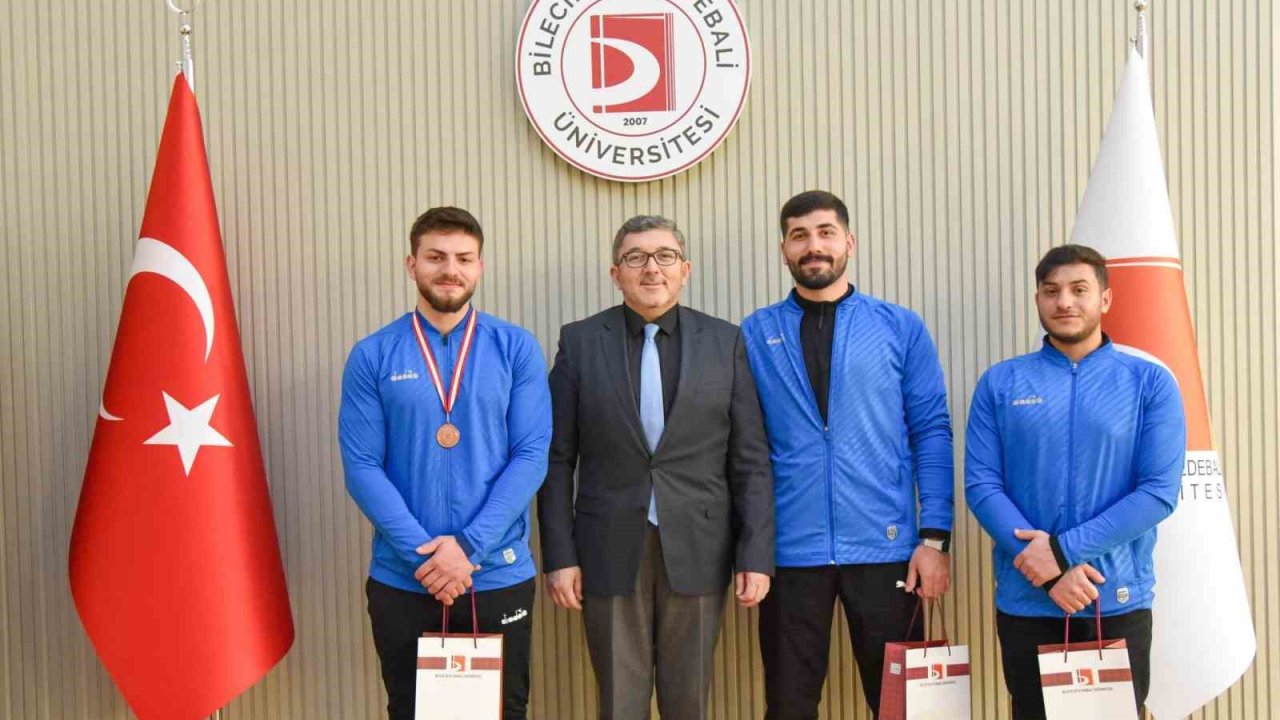 Bilek güreşinde BŞEÜ’ye çifte bronz madalya