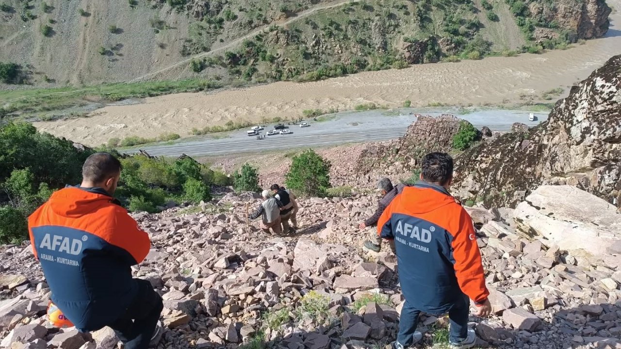 Hakkari’de dağda mahsur kalan genç, AFAD tarafından kurtarıldı