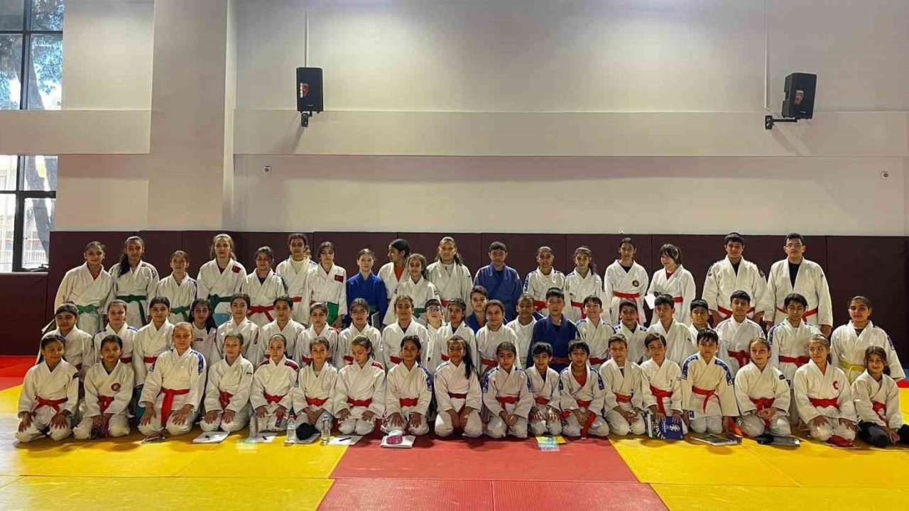 Salihli’de 295 judocu kemer atladı